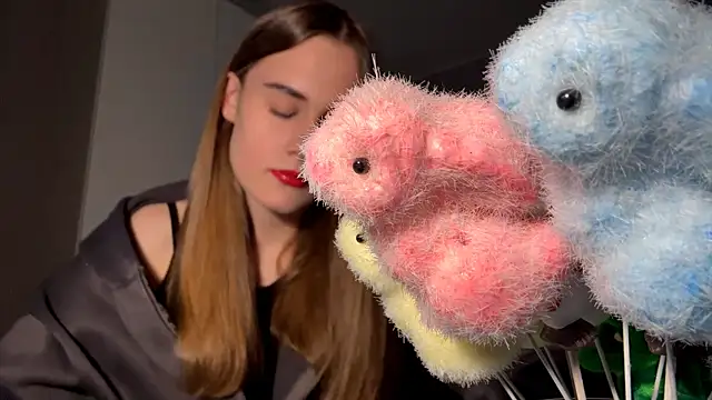 SharellFraleigh online show from April 19, 2026, 12:04 pm