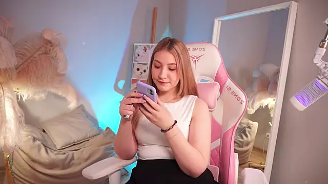 Emilicious online show from April 16, 2026, 5:30 am