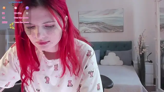 kittylunaa online show from April 14, 2026, 3:23 am