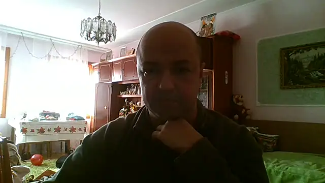 Snapshot of Luceriusbigass chatting on February 7, 2026, 10:19 am Luceriusbigass online show from February 7, 2026, 10:19 am