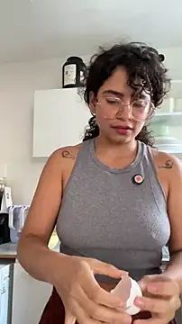 Snapshot of holaRosa chatting on May 17, 2026, 4:03 pm holaRosa online show from May 17, 2026, 4:03 pm