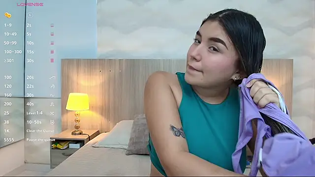 Snapshot of skinny_laura chatting on July 13, 2026, 11:02 am skinny laura online show from July 13, 2026, 11:02 am