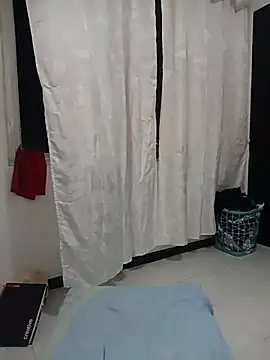 Snapshot of Lannah__ chatting on May 28, 2026, 2:42 am Lannah online show from May 28, 2026, 2:42 am