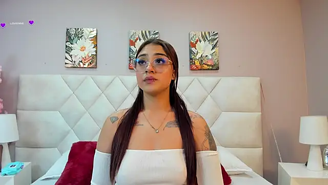 Victoria  lee online show from May 19, 2026, 4:30 am