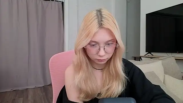 Snapshot of vielleee chatting on May 9, 2026, 3:45 am vielleee online show from May 9, 2026, 3:45 am