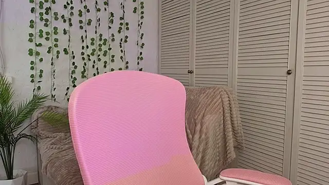 Snapshot of vielleee chatting on May 15, 2026, 2:07 am vielleee online show from May 15, 2026, 2:07 am