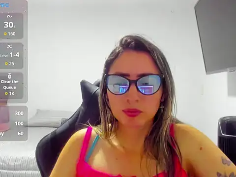 Snapshot of BellaTxM_ chatting on April 13, 2026, 1:00 am BellaTxM online show from April 13, 2026, 1:00 am