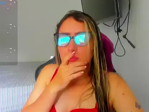 Snapshot of BellaTxM_ chatting on April 14, 2026, 7:42 pm BellaTxM online show from April 14, 2026, 7:42 pm