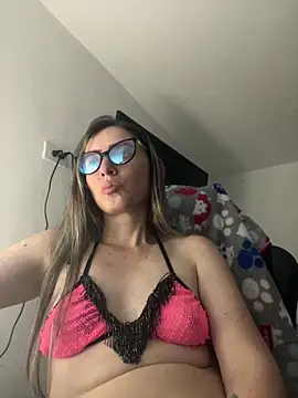 Snapshot of BellaTxM_ chatting on April 21, 2026, 2:04 am BellaTxM online show from April 21, 2026, 2:04 am