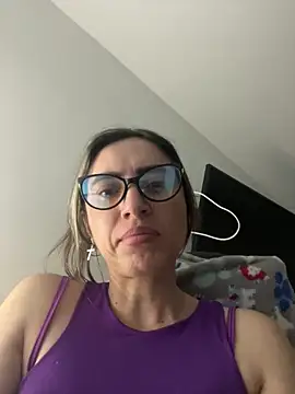Snapshot of BellaTxM_ chatting on April 22, 2026, 2:47 am BellaTxM online show from April 22, 2026, 2:47 am