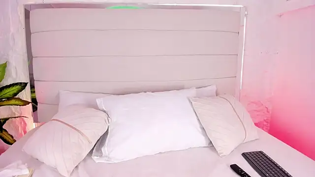 Hayami Li online show from April 14, 2026, 12:11 pm