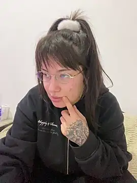 cherryxxox online show from May 14, 2026, 4:19 am