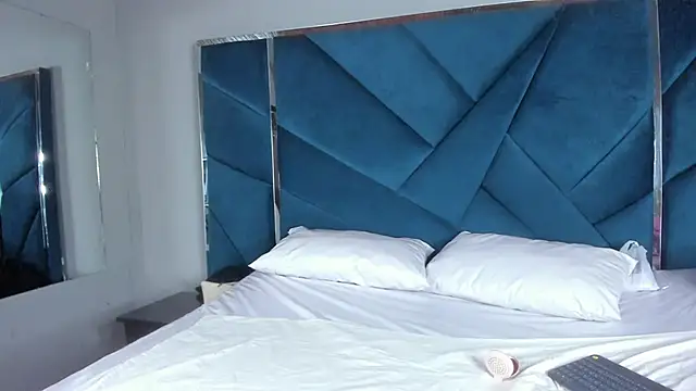 Samantha Walton online show from April 18, 2026, 4:27 am