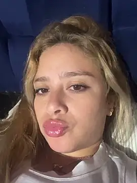 jade06  online show from April 19, 2026, 3:50 am