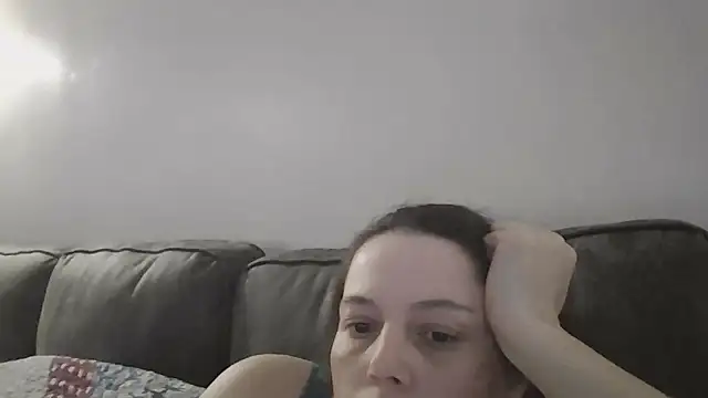 Snapshot of lily1982 chatting on April 26, 2026, 4:32 am lily1982 online show from April 26, 2026, 4:32 am