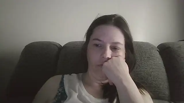 Snapshot of lily1982 chatting on April 26, 2026, 4:37 pm lily1982 online show from April 26, 2026, 4:37 pm