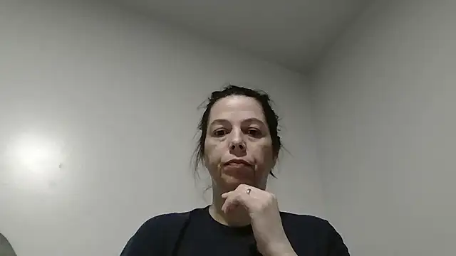 Snapshot of lily1982 chatting on May 4, 2026, 4:36 pm lily1982 online show from May 4, 2026, 4:36 pm