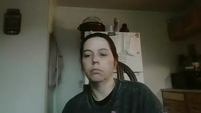 Snapshot of lily1982 chatting on May 5, 2026, 8:06 pm lily1982 online show from May 5, 2026, 8:06 pm