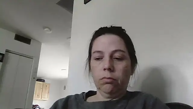 Snapshot of lily1982 chatting on May 8, 2026, 7:19 pm lily1982 online show from May 8, 2026, 7:19 pm