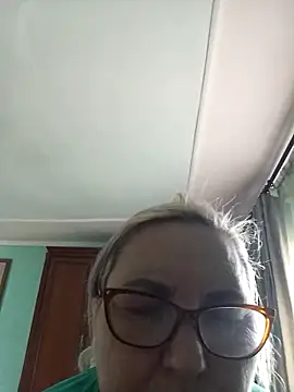 Snapshot of AureliaSky598 chatting on May 1, 2026, 2:10 pm AureliaSky598 online show from May 1, 2026, 2:10 pm