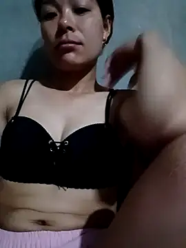 Snapshot of mia0033 chatting on April 9, 2026, 8:25 pm mia0033 online show from April 9, 2026, 8:25 pm