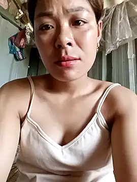 Snapshot of mia0033 chatting on April 14, 2026, 8:31 am mia0033 online show from April 14, 2026, 8:31 am
