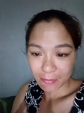 Snapshot of mia0033 chatting on April 19, 2026, 6:21 pm mia0033 online show from April 19, 2026, 6:21 pm