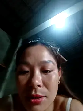 Snapshot of mia0033 chatting on May 18, 2026, 5:13 am mia0033 online show from May 18, 2026, 5:13 am