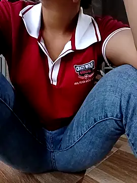 Snapshot of mia0033 chatting on June 4, 2026, 10:54 am mia0033 online show from June 4, 2026, 10:54 am