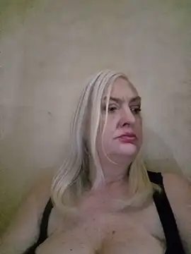 Julia20X online show from May 27, 2026, 3:42 pm