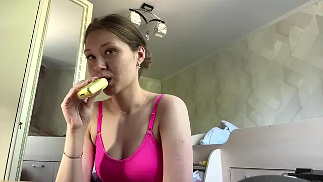 UncaringArtery online show from May 29, 2026, 6:33 am