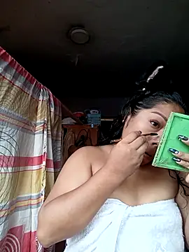 gatita2303 online show from April 9, 2026, 10:04 pm