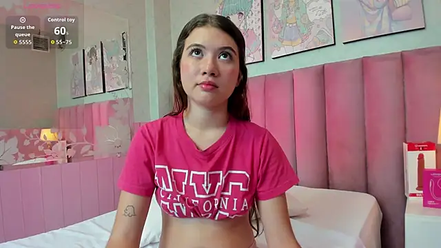 Hellencute18  online show from May 20, 2026, 6:14 pm