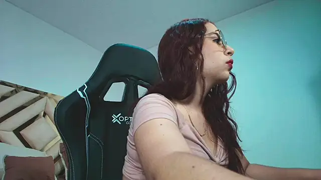 Sophia velvett online show from April 16, 2026, 12:17 pm