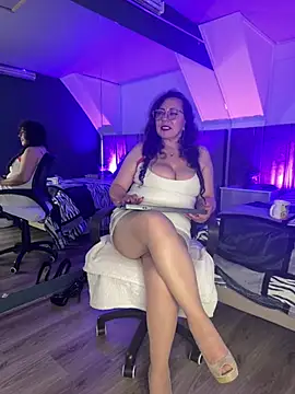 Jenifer cruz online show from May 13, 2026, 5:27 am