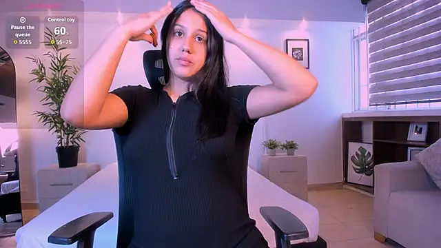 Snapshot of arianarousee chatting on May 31, 2026, 12:34 pm arianarousee online show from May 31, 2026, 12:34 pm