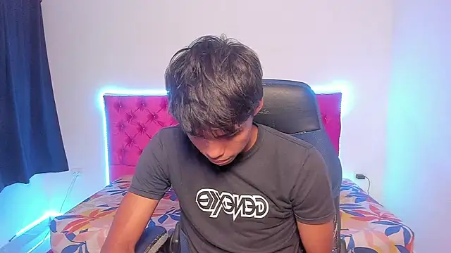 Snapshot of skinny_sam chatting on April 15, 2026, 6:09 am skinny sam online show from April 15, 2026, 6:09 am