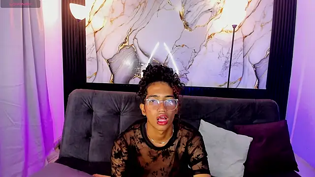 Snapshot of triiangel_latinboy chatting on June 14, 2026, 12:18 pm triiangel latinboy online show from June 14, 2026, 12:18 pm