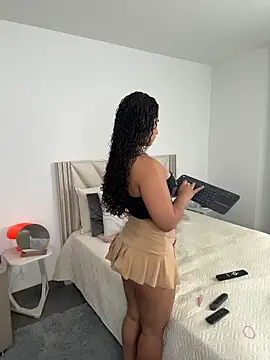 ZaraReyes online show from June 11, 2026, 12:03 pm