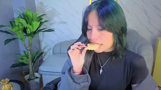 lewii t online show from April 12, 2026, 12:21 pm