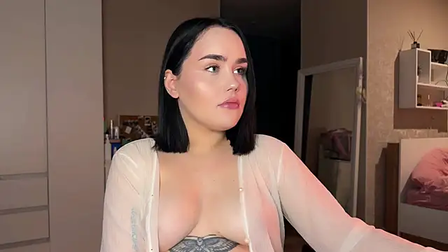 lola raze online show from July 5, 2026, 8:16 pm