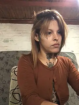 selenarz online show from April 28, 2026, 9:53 pm