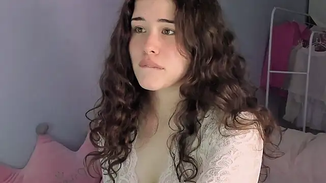 Snapshot of ChloeBlisss chatting on June 10, 2026, 10:14 am ChloeBlisss online show from June 10, 2026, 10:14 am