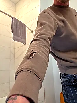 rawanduncut4u online show from April 15, 2026, 9:27 am