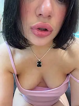 Snapshot of LucyHotty_ chatting on June 4, 2026, 7:58 am LucyHotty online show from June 4, 2026, 7:58 am