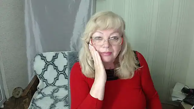 Snapshot of LavandaMay chatting on May 4, 2026, 7:10 pm LavandaMay online show from May 4, 2026, 7:10 pm