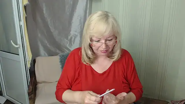 Snapshot of LavandaMay chatting on May 19, 2026, 8:26 pm LavandaMay online show from May 19, 2026, 8:26 pm