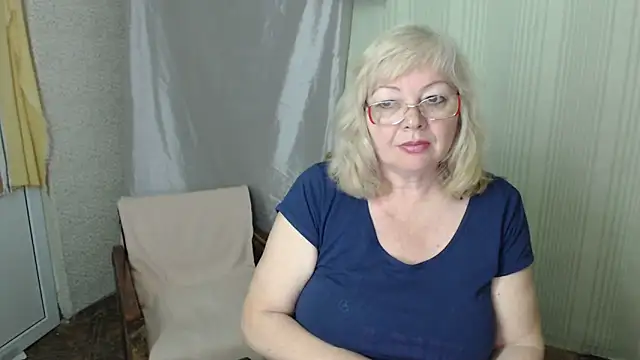Snapshot of LavandaMay chatting on May 27, 2026, 7:11 pm LavandaMay online show from May 27, 2026, 7:11 pm