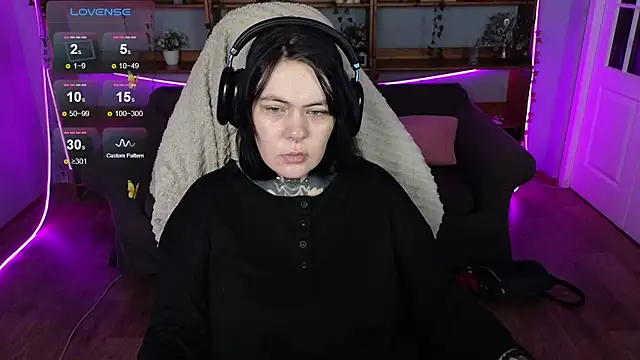 QwertyAnnie Lbo online show from April 12, 2026, 1:21 am