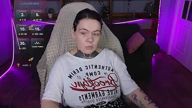 QwertyAnnie Lbo online show from April 13, 2026, 5:13 am